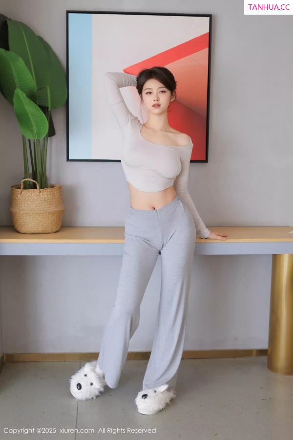  [XiuRen]高清写真图 2025.03.14 No.10021 小橘子orange 美腿性感第12张图片